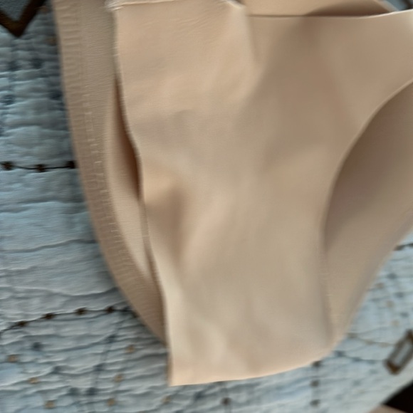 Soma’s Vanishing 360 Wireless Bra 40C - Picture 6 of 6